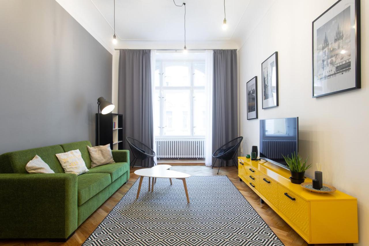 Spacious Apartments Near The River Прага Екстер'єр фото