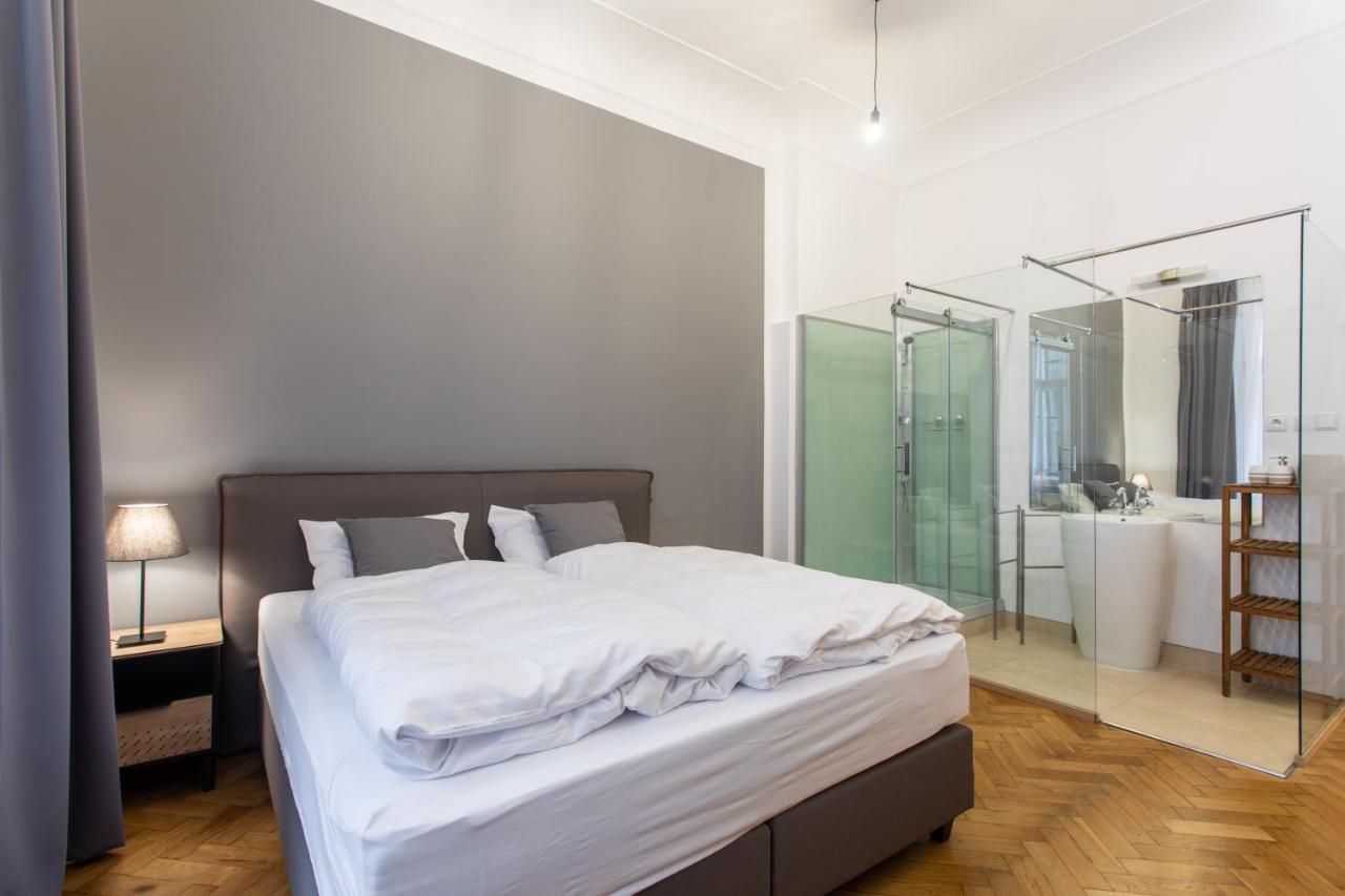 Spacious Apartments Near The River Прага Екстер'єр фото
