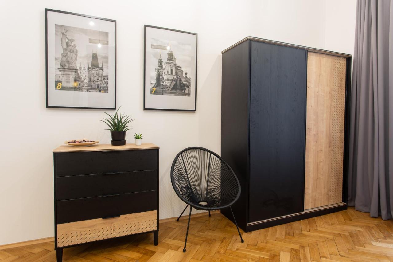 Spacious Apartments Near The River Прага Екстер'єр фото