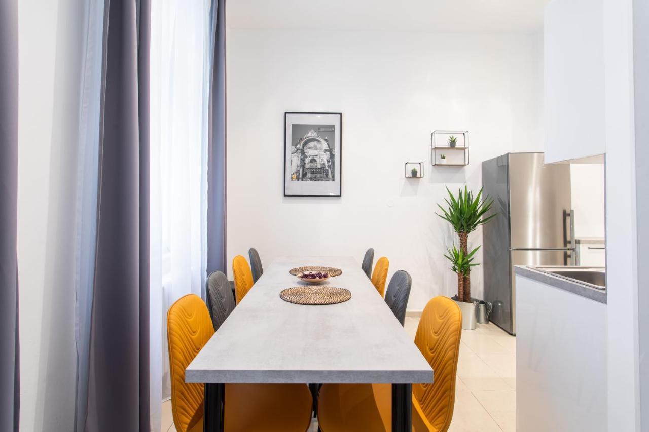 Spacious Apartments Near The River Прага Екстер'єр фото